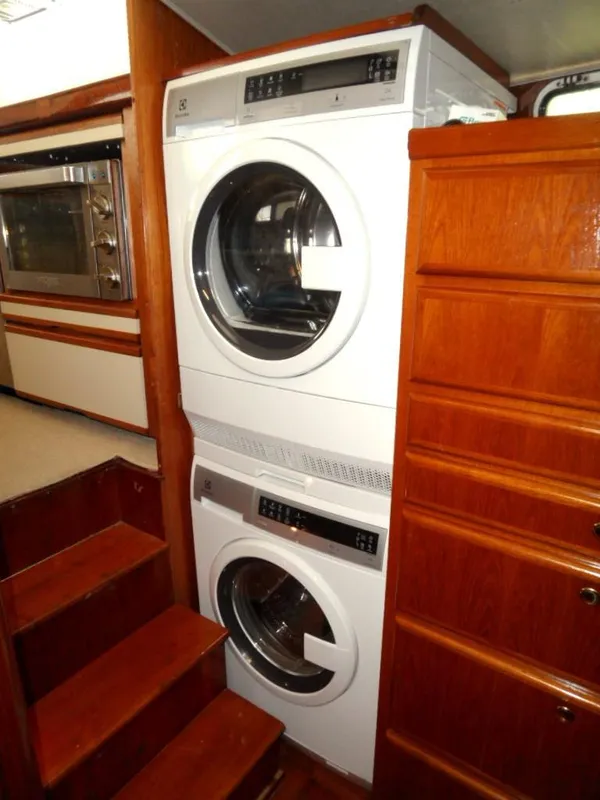 1986 Gulfstar 49 Motoryacht Stabilized