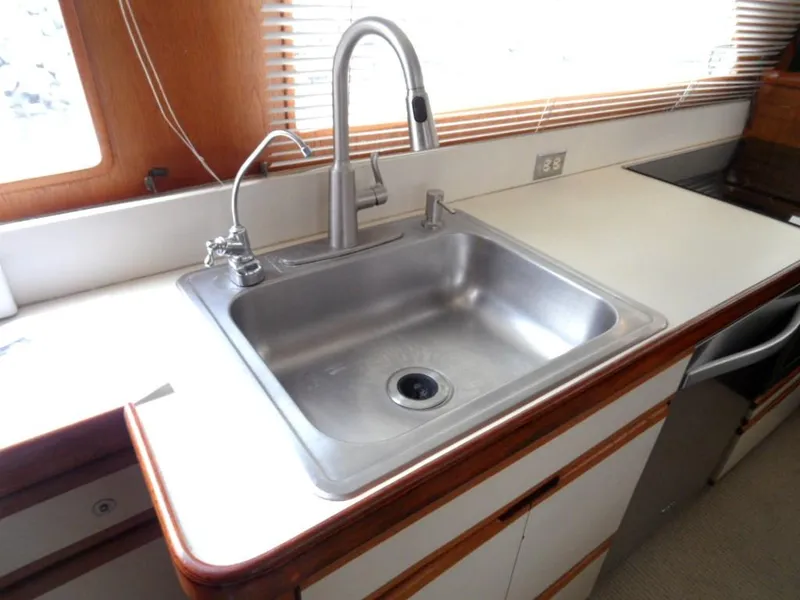 1986 Gulfstar 49 Motoryacht Stabilized