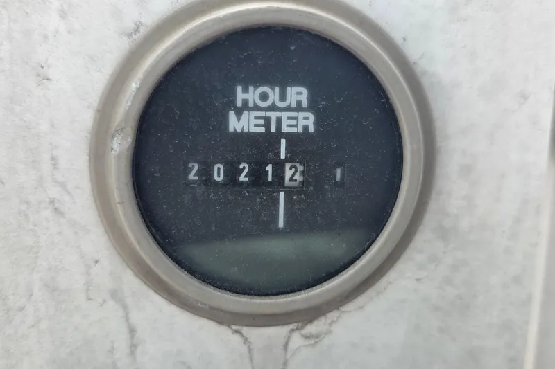 Hour meter reading 2021.2 on a 1995 Hunter 336.