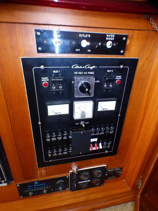 1979 Chris-Craft 45 Commander Sport Fisherman