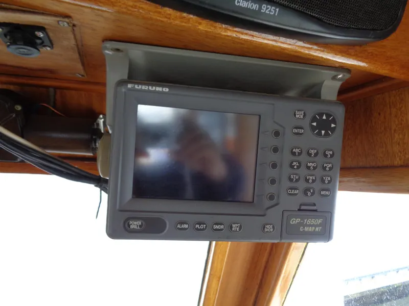 Furuno GPS Lower Helm