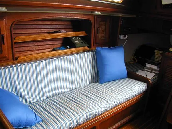 Settee 2