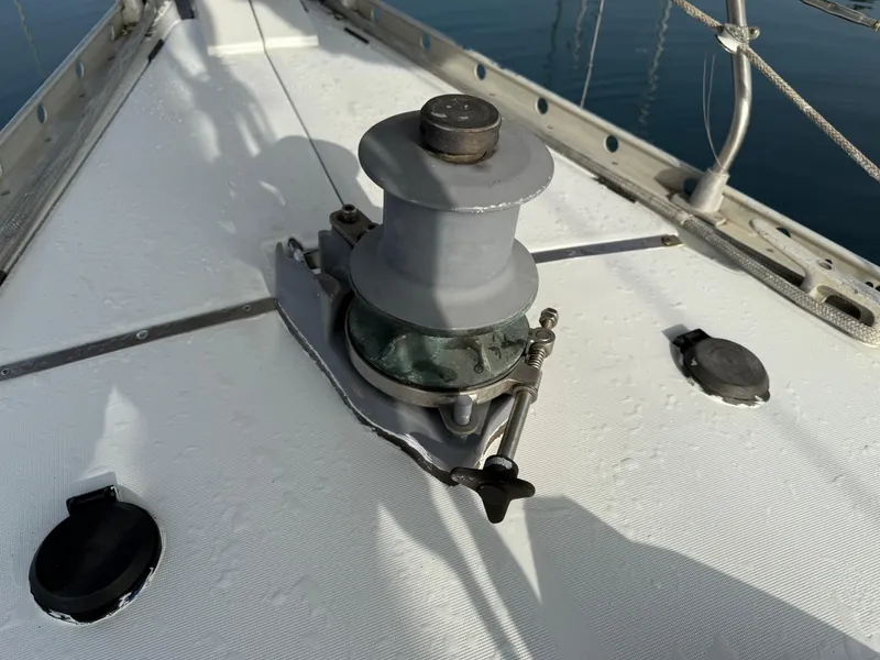 Winch on deck of 1986 Beneteau Idylle 15.50 sailboat.