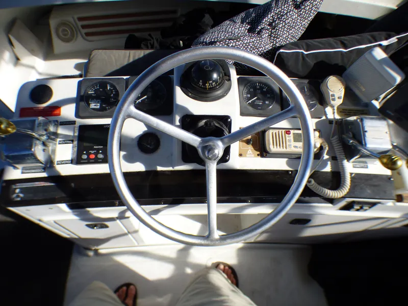 1995 Luhrs Tournament 320 Convertible