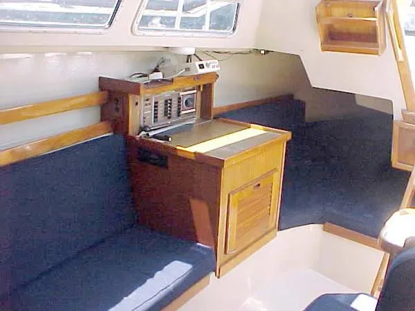 chart table / aft berth