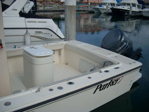 2001 Parker 2320 Pilothouse