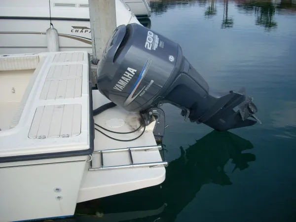 2001 Parker 2320 Pilothouse