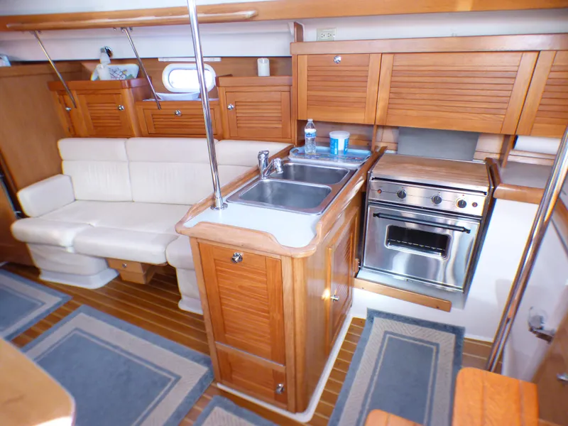2004 Catalina 350