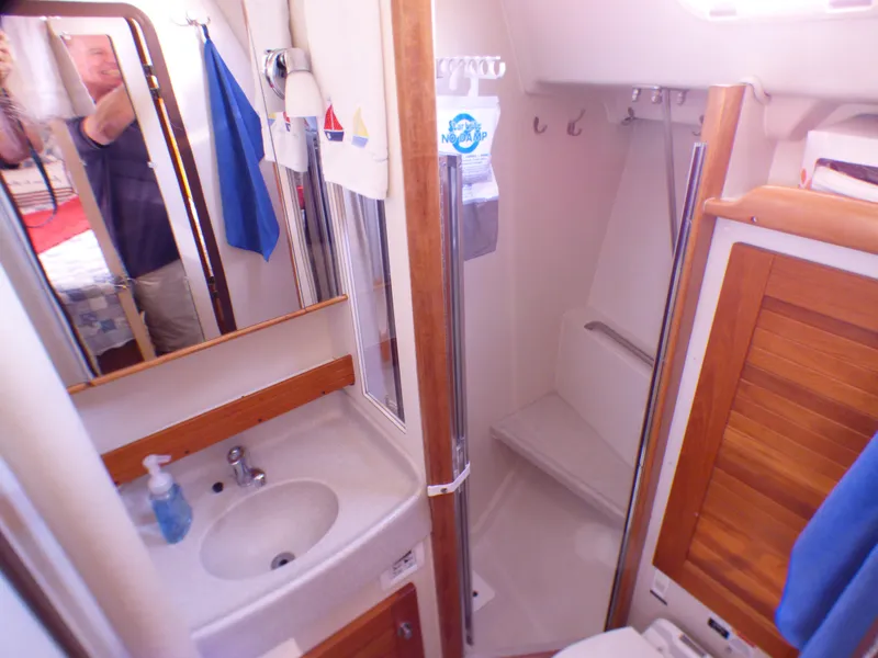 2004 Catalina 350