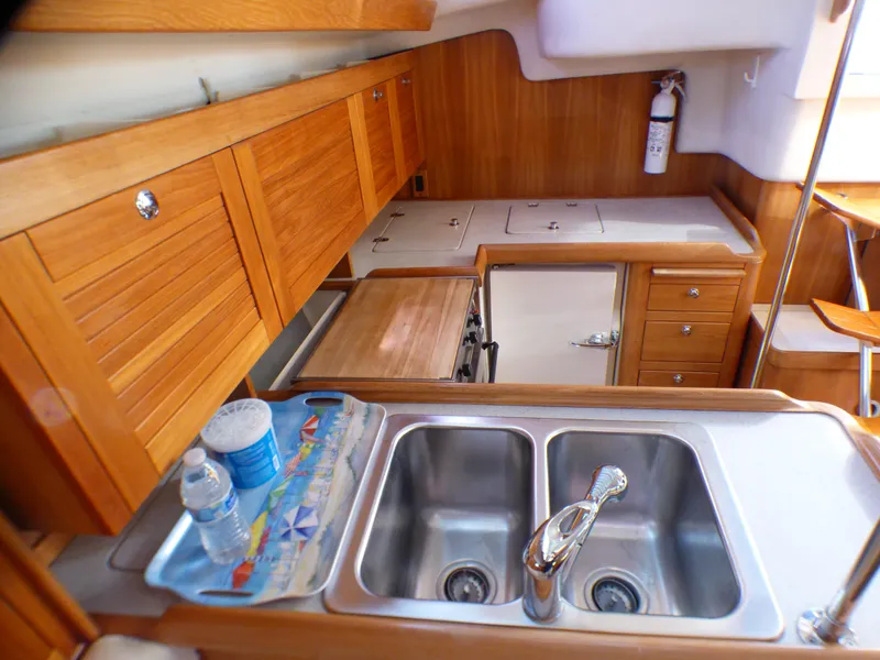 2004 Catalina 350