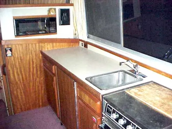 1986 Bertram Flybridge Cruiser