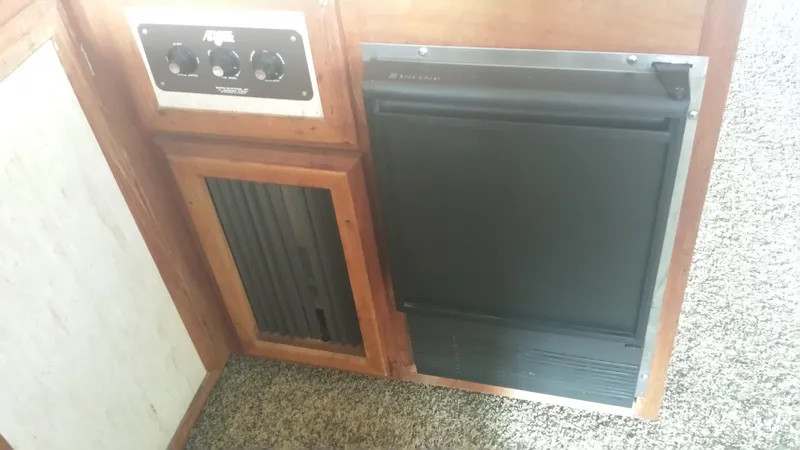 1985 Carver 36 Mariner