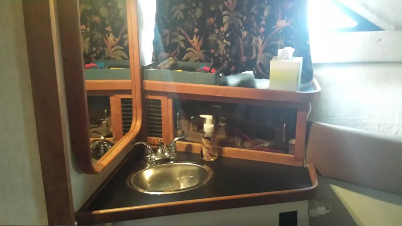 1985 Carver 36 Mariner