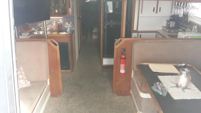 1985 Carver 36 Mariner