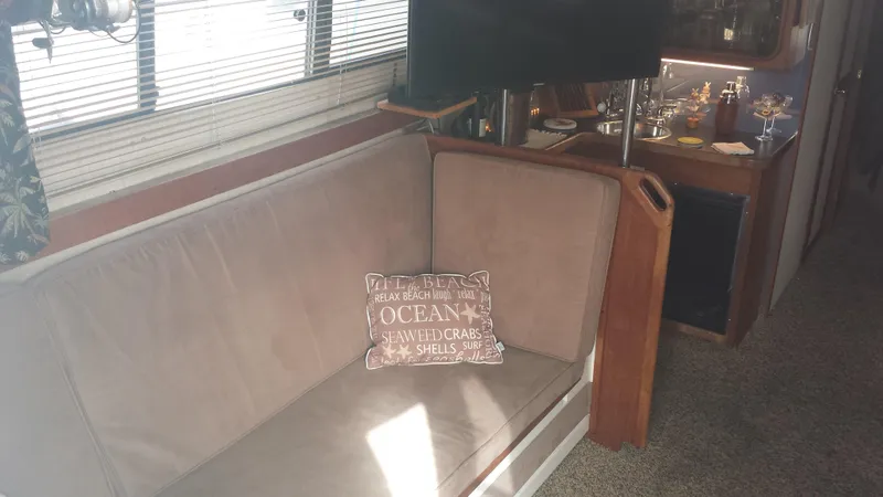 1985 Carver 36 Mariner