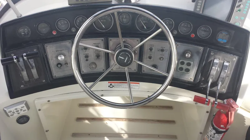 1985 Carver 36 Mariner
