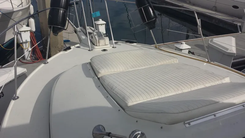 1985 Carver 36 Mariner