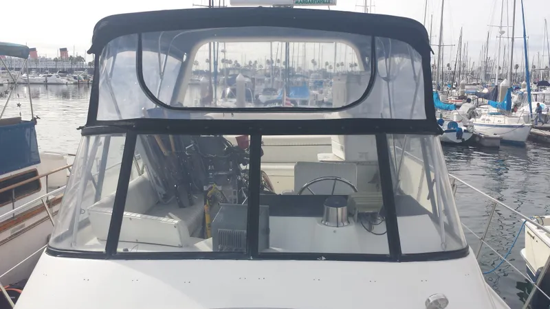 1985 Carver 36 Mariner