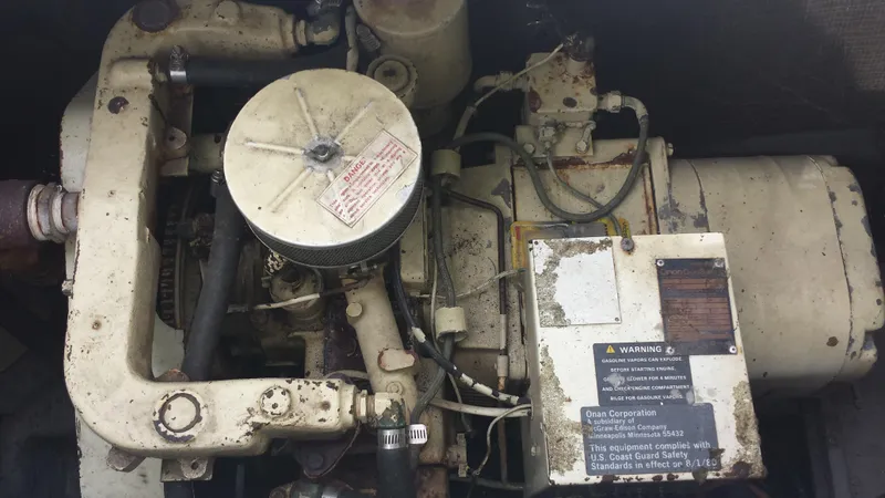 1985 Carver 36 Mariner