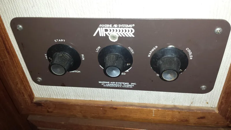1985 Carver 36 Mariner