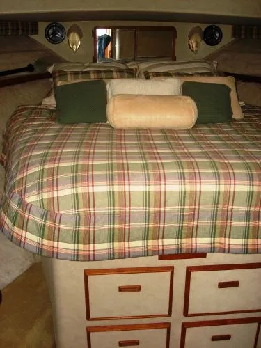 1985 Chris-Craft 382 Commander