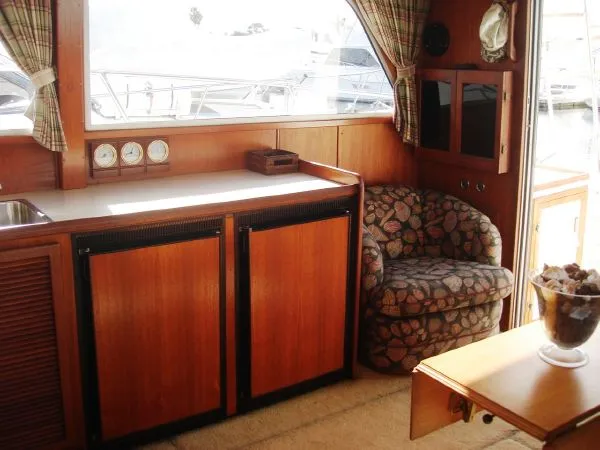 1985 Chris-Craft 382 Commander