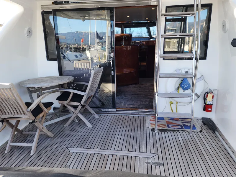 Ocean Alexander Veloce 2007 yacht deck with seating, table, and ladder.