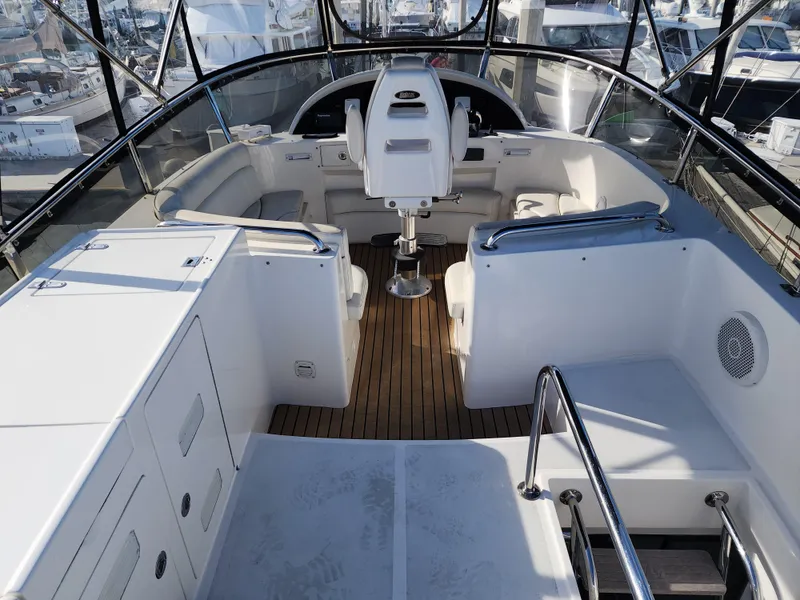 2007 Ocean Alexander Veloce yacht interior with sleek design and spacious seating area.