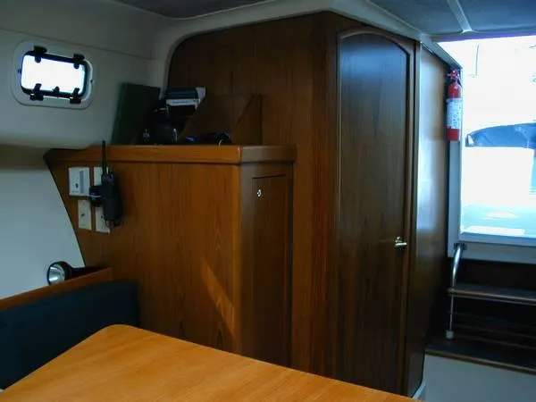2000 Mainship Pilot 30 Sedan