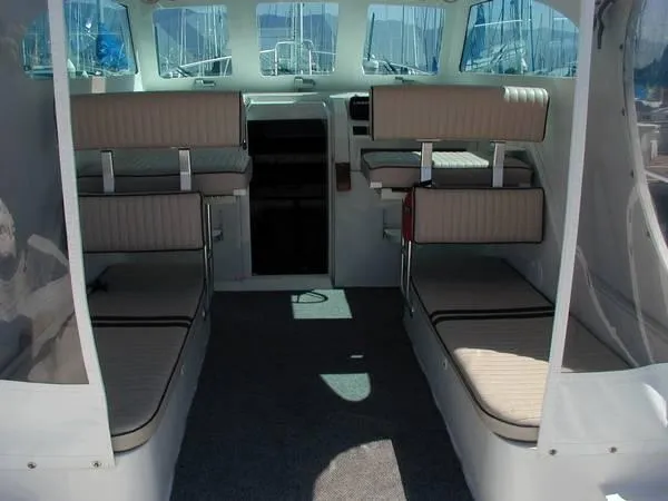 2000 Mainship Pilot 30 Sedan