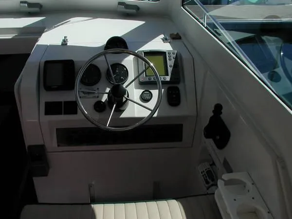 2000 Mainship Pilot 30 Sedan