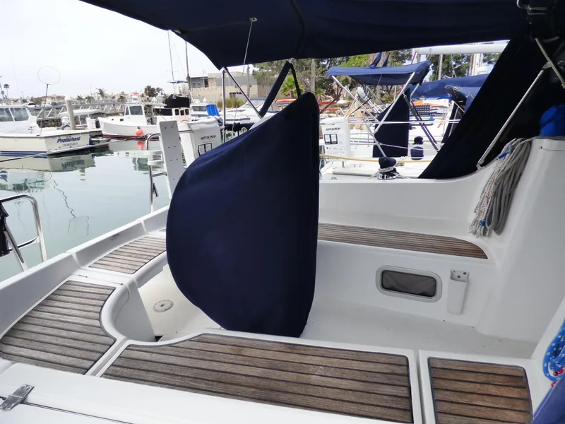 2005 Beneteau 323