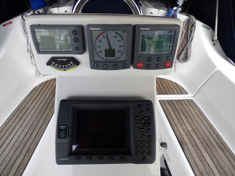 2005 Beneteau 323
