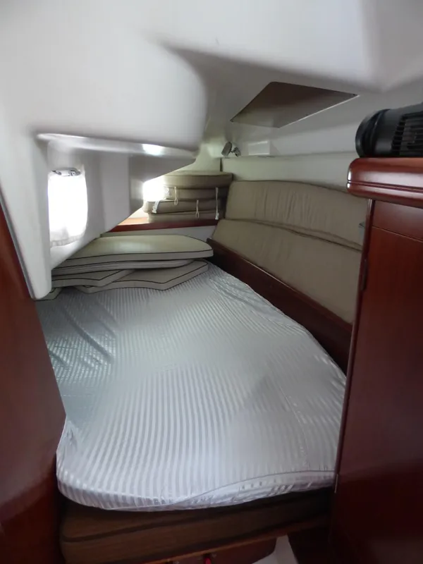 2005 Beneteau 323