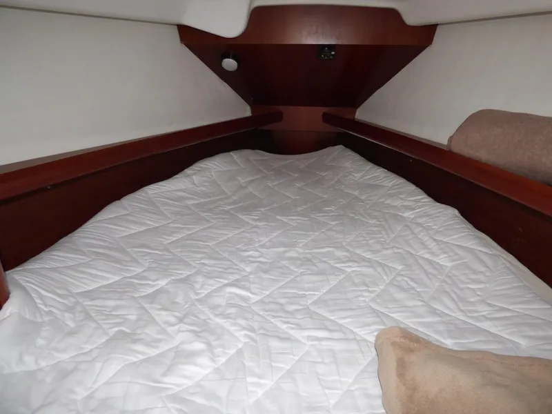 2005 Beneteau 323