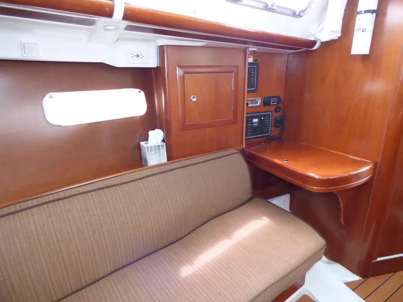 2005 Beneteau 323