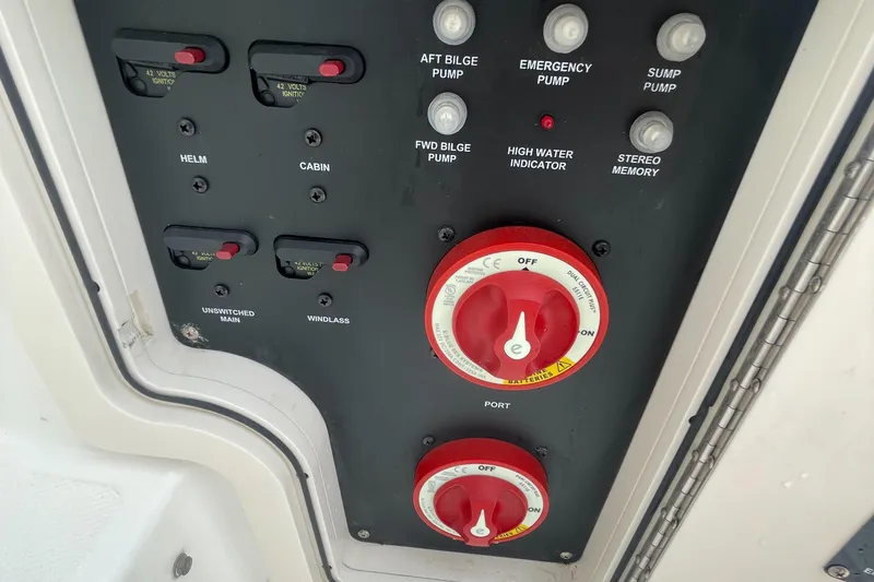 2008 Boston Whaler 285 Conquest