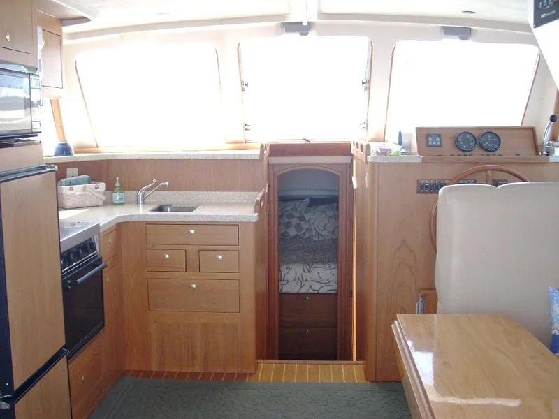 2000 Mainship 390 Trawler