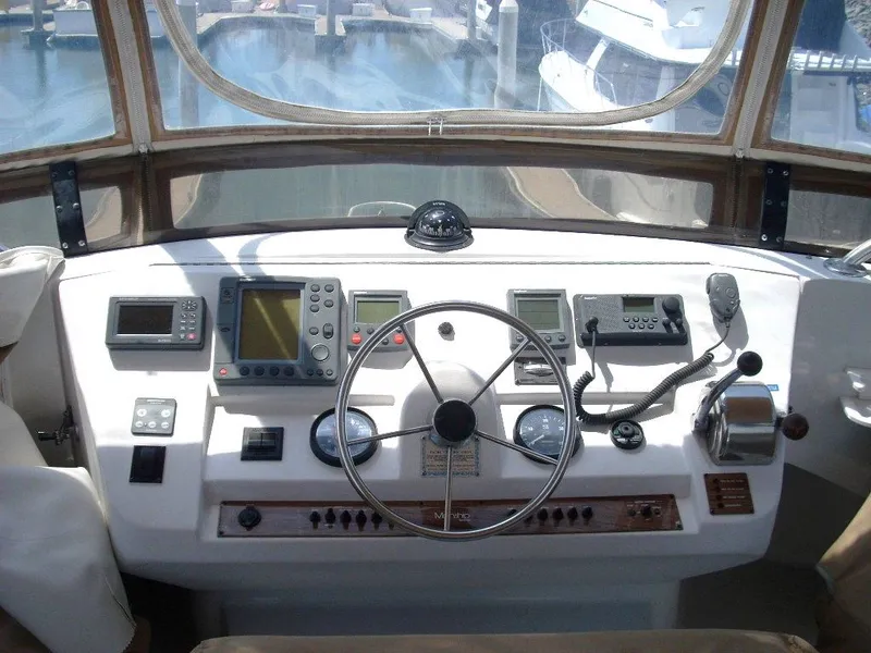 2000 Mainship 390 Trawler
