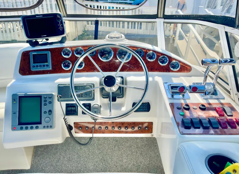 2000 Silverton 330 Sport Bridge