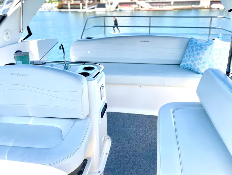 2000 Silverton 330 Sport Bridge
