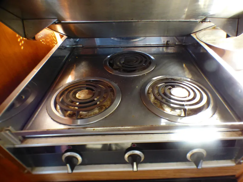 3-Burner Electric Cooktop w/ Oven
