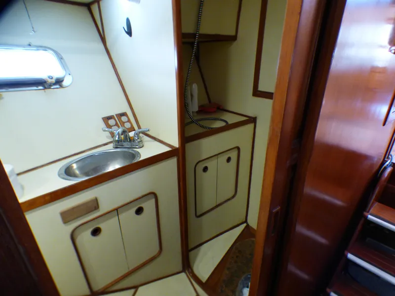 1984 Spindrift 39 ft. Aft Cabin Twin Diesel