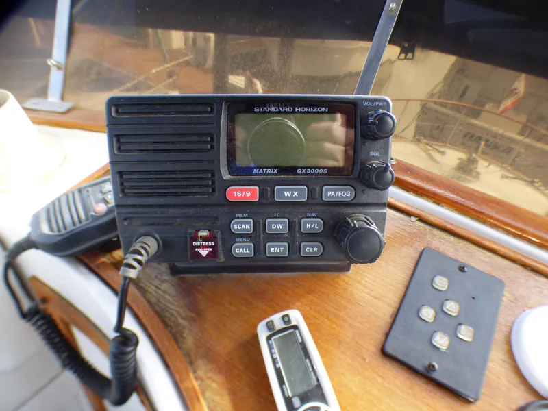 VHF marine radio on 1984 Spindrift 39 ft. Aft Cabin Twin Diesel boat dashboard.