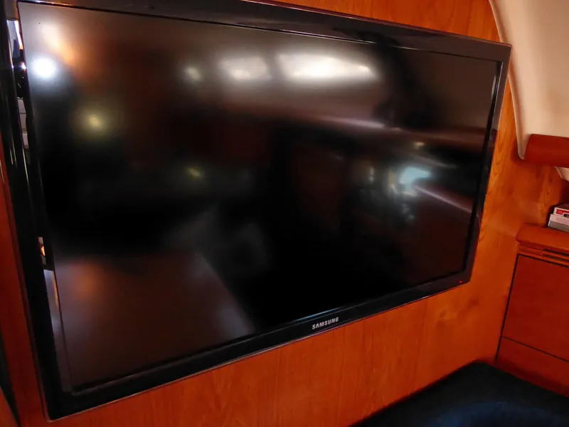 Main Salon TV/VCR