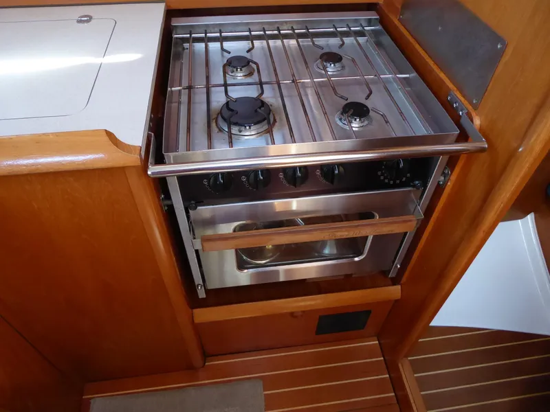 4-Burner Stove W/ Oven