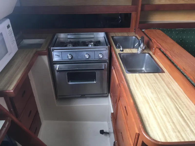 1985 Catalina 30