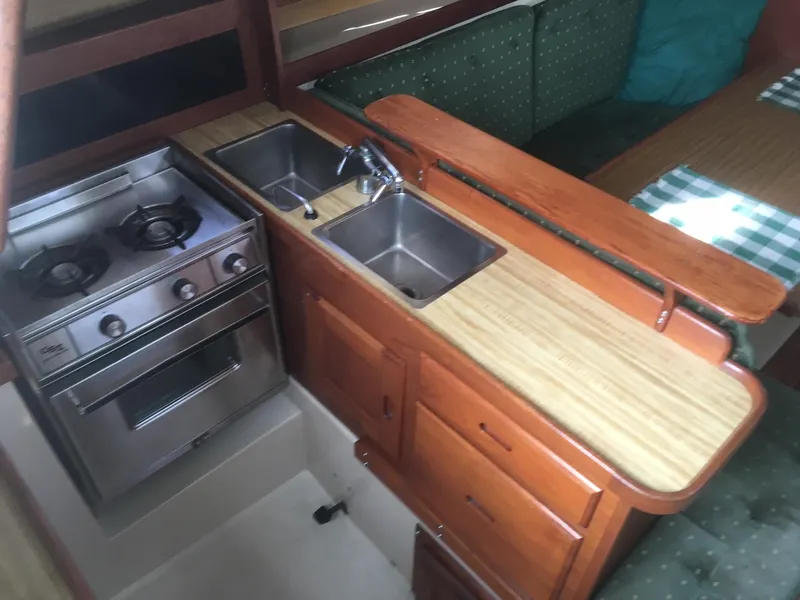1985 Catalina 30