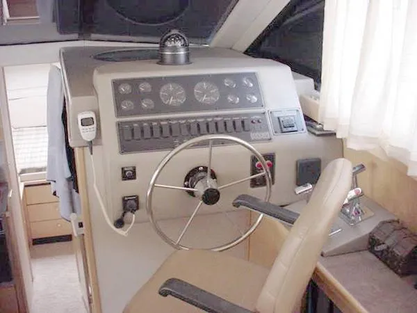 2001 Bayliner 3388 Command Bridge Motoryacht
