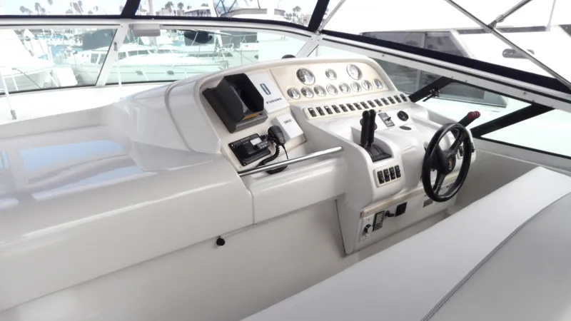 1998 Trojan 400 Express by Carver